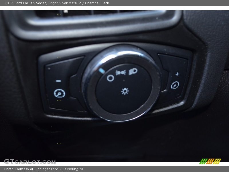 Ingot Silver Metallic / Charcoal Black 2012 Ford Focus S Sedan