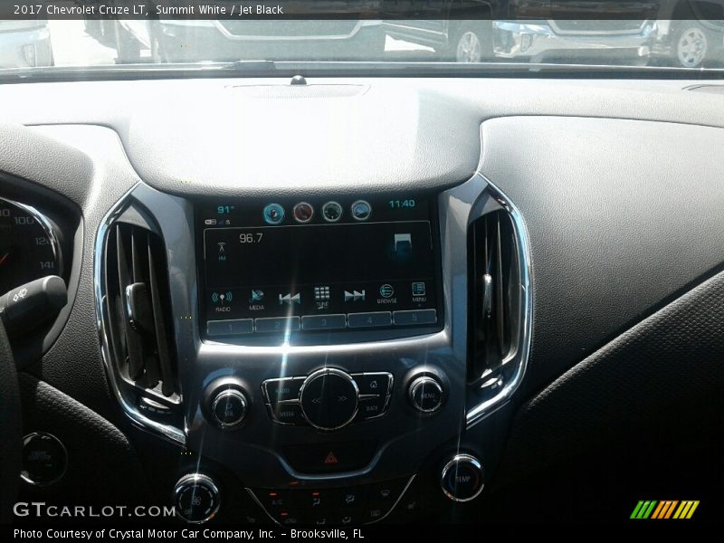 Summit White / Jet Black 2017 Chevrolet Cruze LT