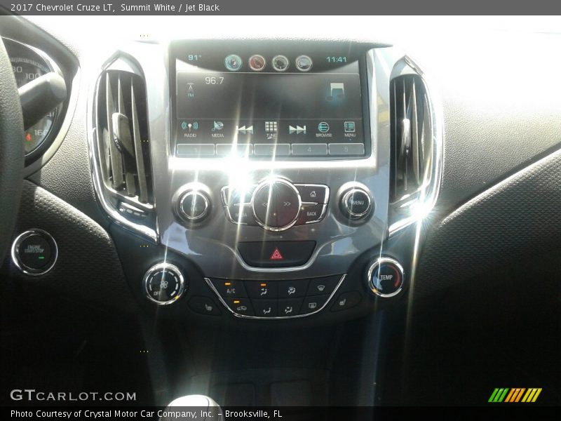 Summit White / Jet Black 2017 Chevrolet Cruze LT