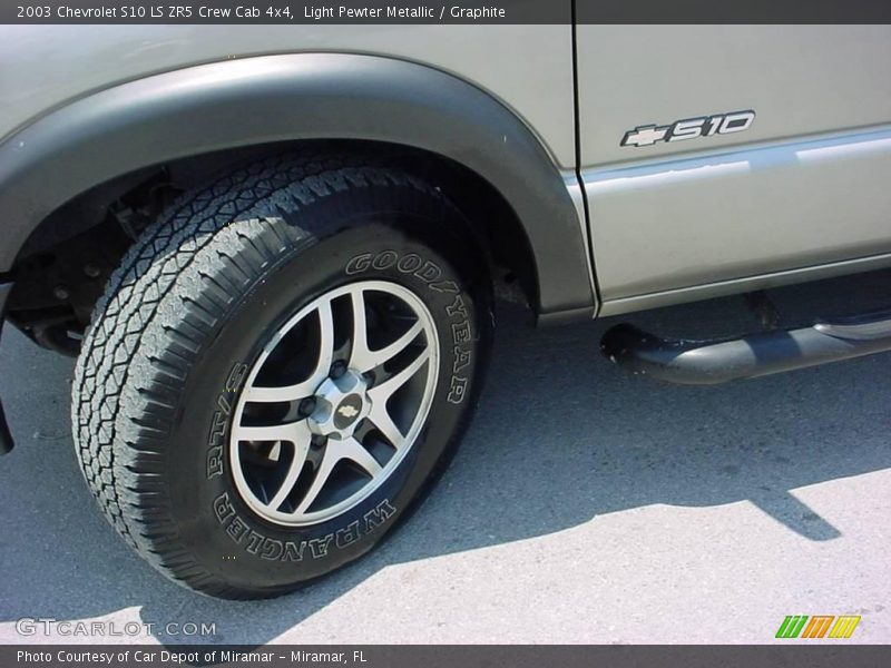 Light Pewter Metallic / Graphite 2003 Chevrolet S10 LS ZR5 Crew Cab 4x4
