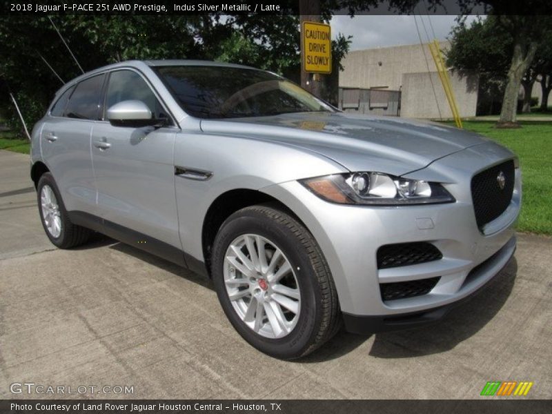 Front 3/4 View of 2018 F-PACE 25t AWD Prestige