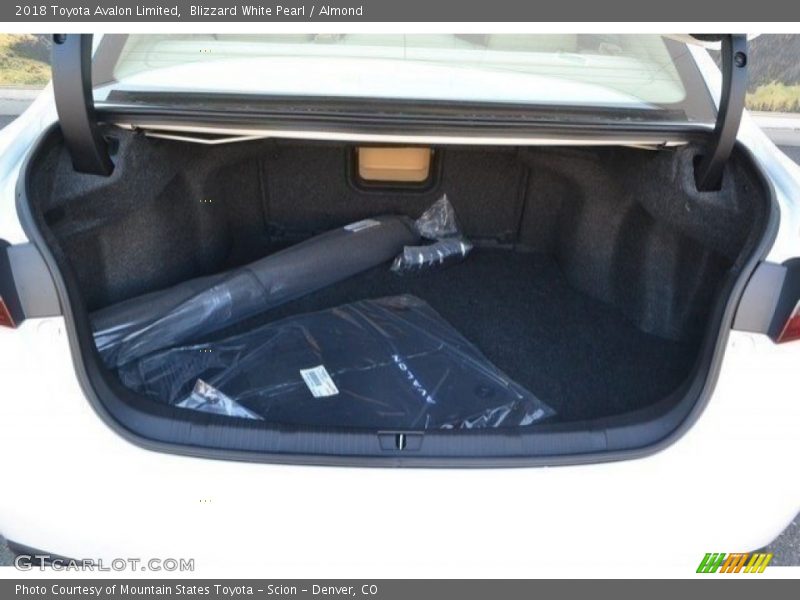 Blizzard White Pearl / Almond 2018 Toyota Avalon Limited