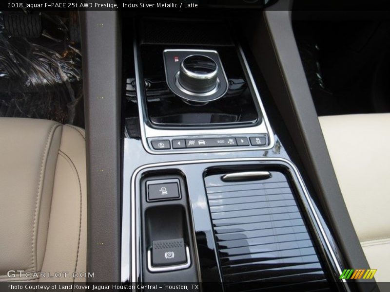 Indus Silver Metallic / Latte 2018 Jaguar F-PACE 25t AWD Prestige