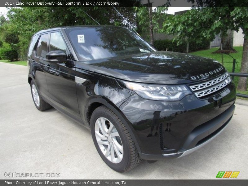 Front 3/4 View of 2017 Discovery HSE
