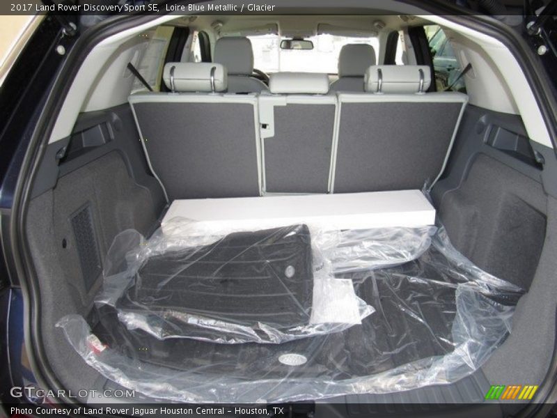 Loire Blue Metallic / Glacier 2017 Land Rover Discovery Sport SE