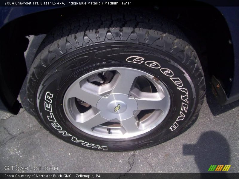 Indigo Blue Metallic / Medium Pewter 2004 Chevrolet TrailBlazer LS 4x4