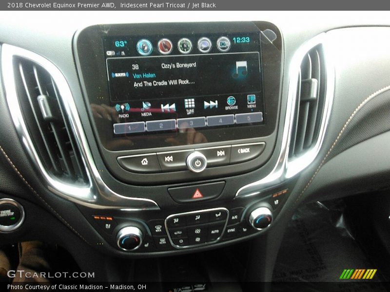 Iridescent Pearl Tricoat / Jet Black 2018 Chevrolet Equinox Premier AWD