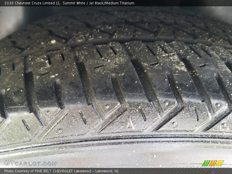 Summit White / Jet Black/Medium Titanium 2016 Chevrolet Cruze Limited LS
