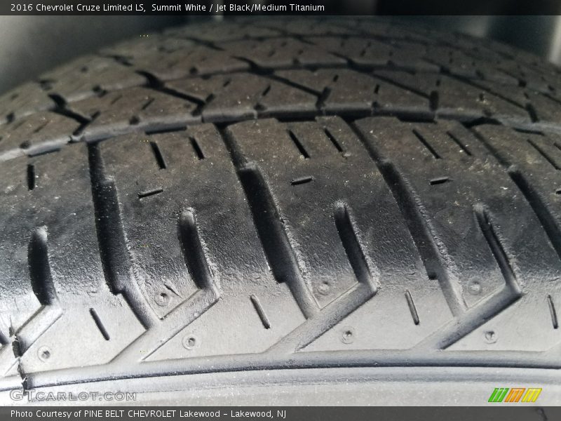 Summit White / Jet Black/Medium Titanium 2016 Chevrolet Cruze Limited LS