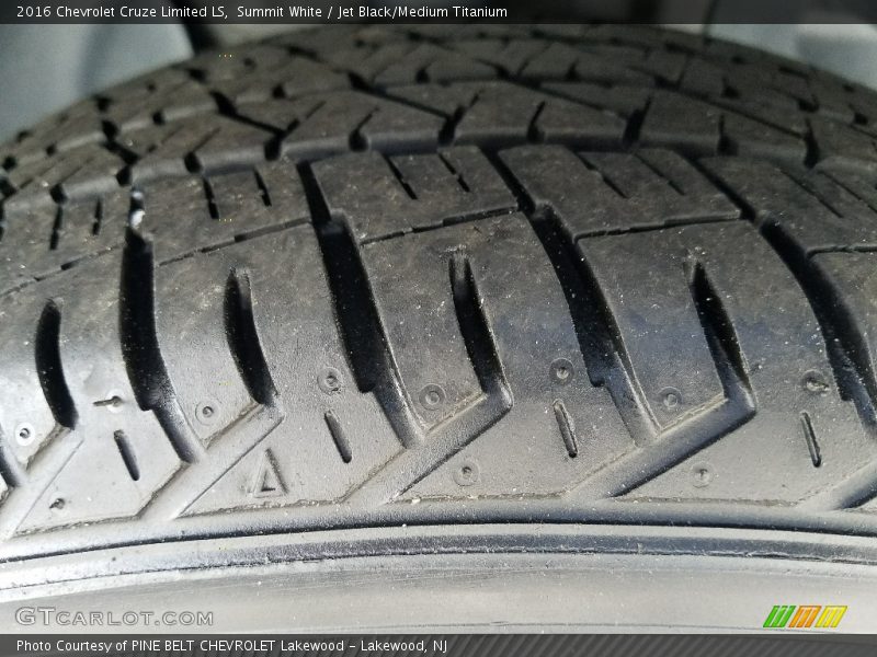 Summit White / Jet Black/Medium Titanium 2016 Chevrolet Cruze Limited LS