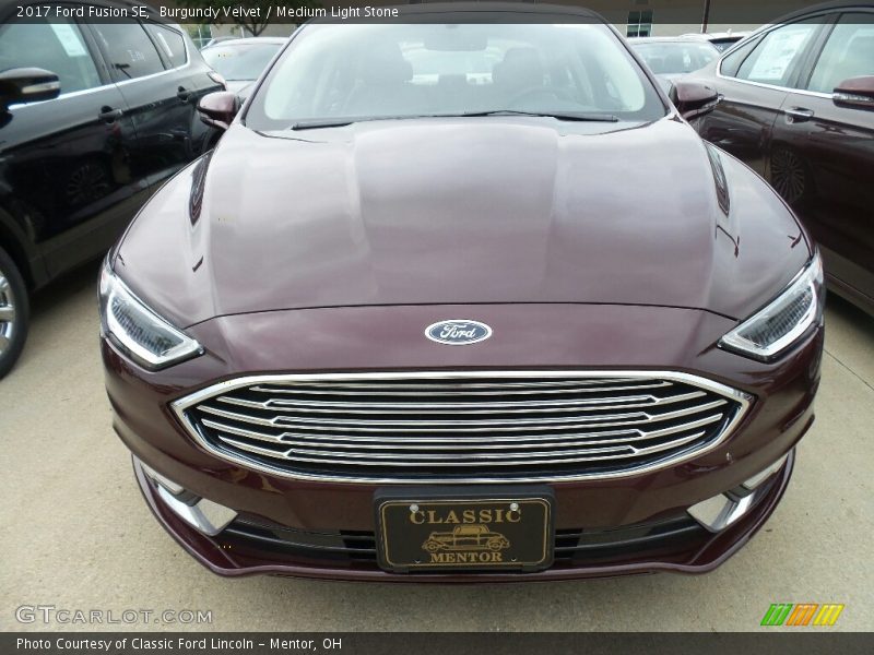 Burgundy Velvet / Medium Light Stone 2017 Ford Fusion SE