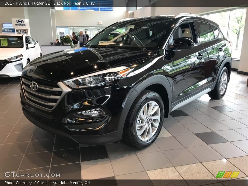 Black Noir Pearl / Gray 2017 Hyundai Tucson SE