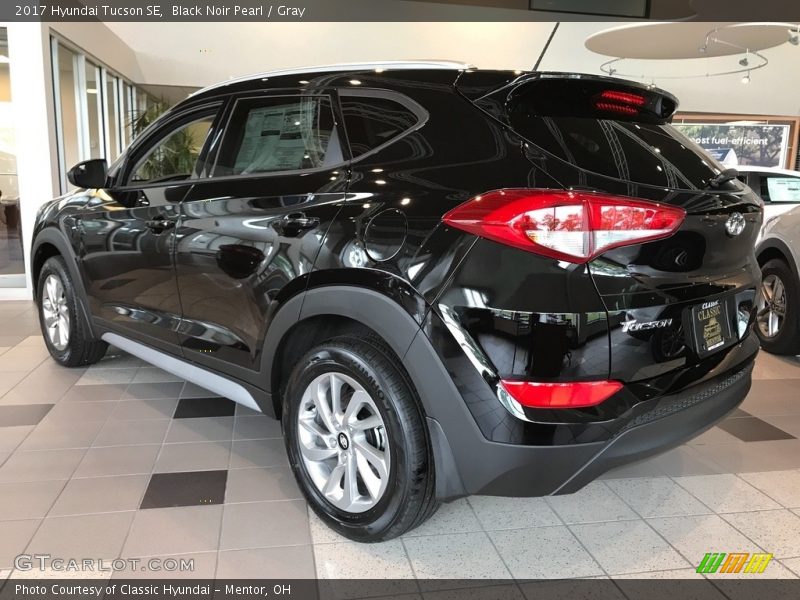 Black Noir Pearl / Gray 2017 Hyundai Tucson SE