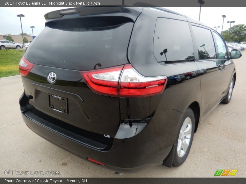 Midnight Black Metallic / Ash 2017 Toyota Sienna LE