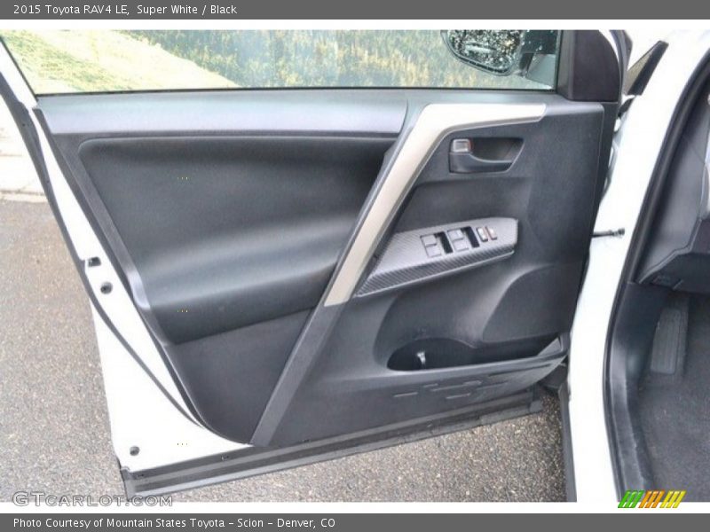 Super White / Black 2015 Toyota RAV4 LE