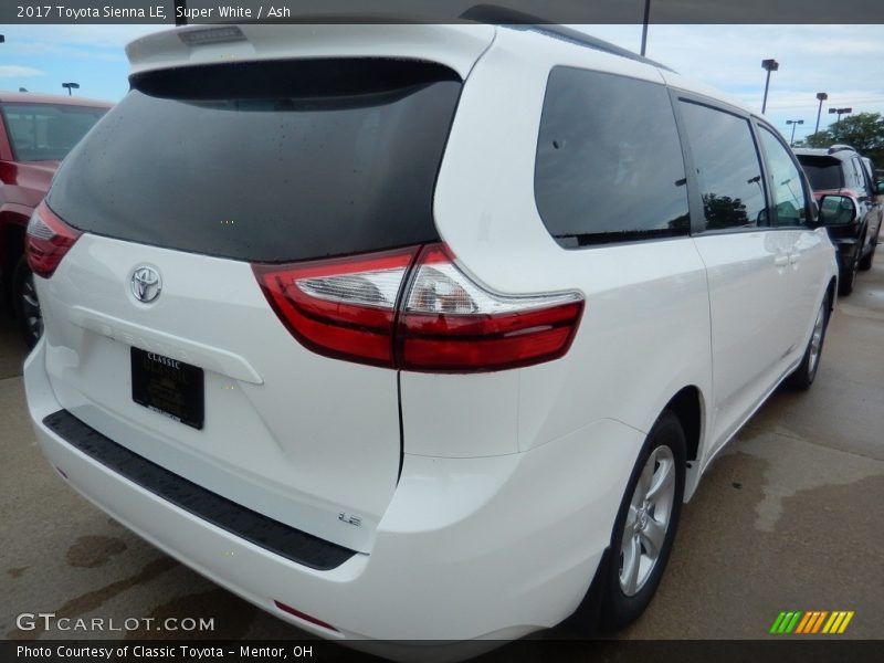 Super White / Ash 2017 Toyota Sienna LE