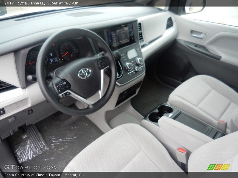 Super White / Ash 2017 Toyota Sienna LE