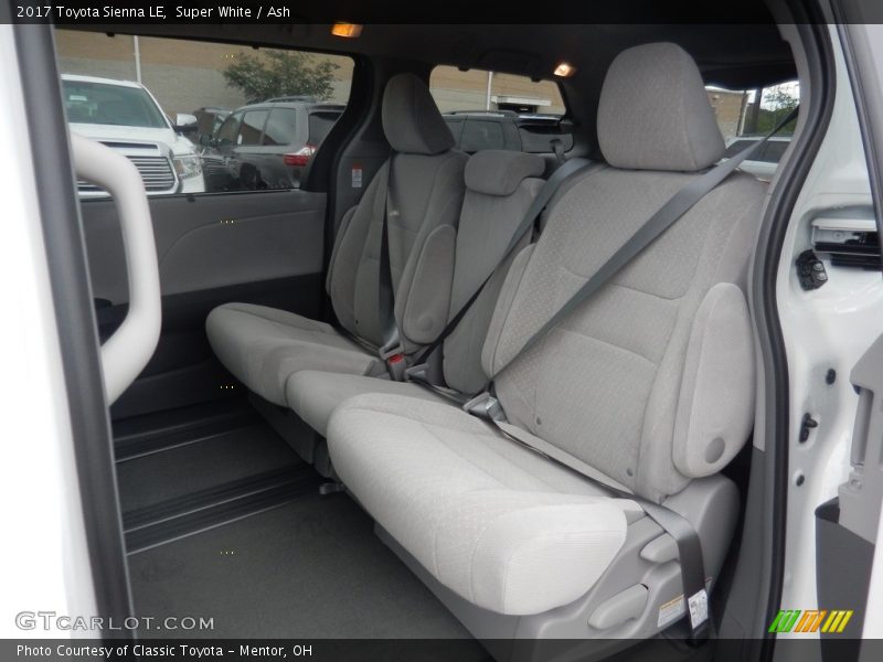 Super White / Ash 2017 Toyota Sienna LE