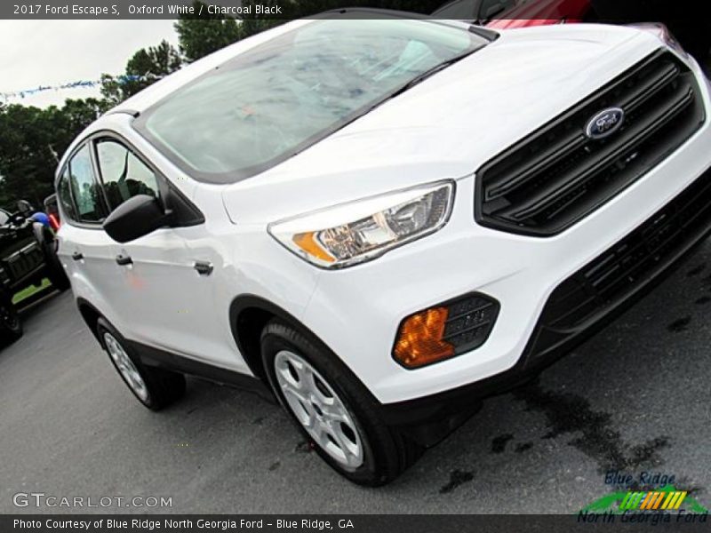 Oxford White / Charcoal Black 2017 Ford Escape S