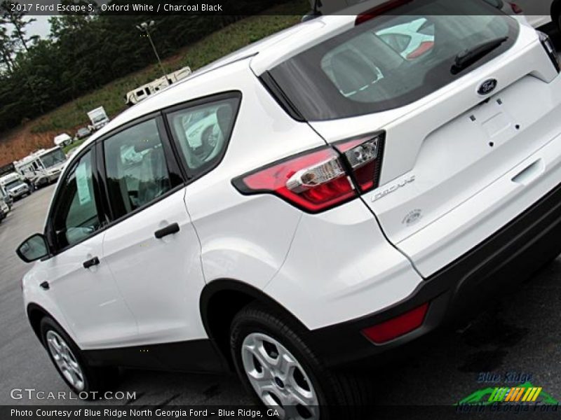 Oxford White / Charcoal Black 2017 Ford Escape S