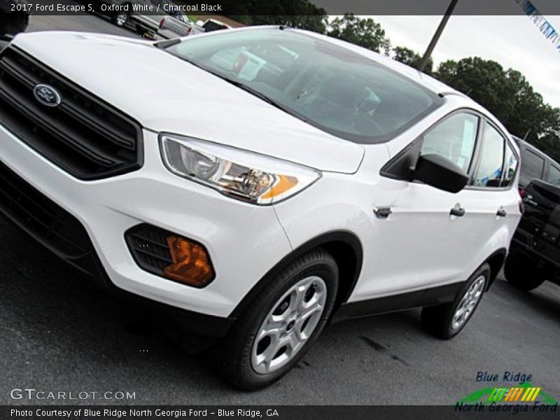 Oxford White / Charcoal Black 2017 Ford Escape S