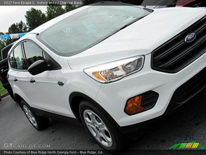 Oxford White / Charcoal Black 2017 Ford Escape S