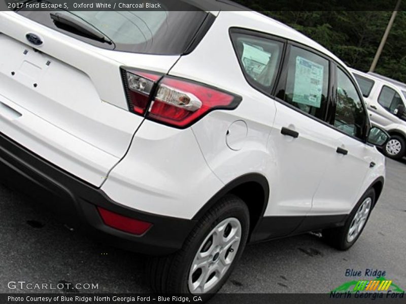 Oxford White / Charcoal Black 2017 Ford Escape S