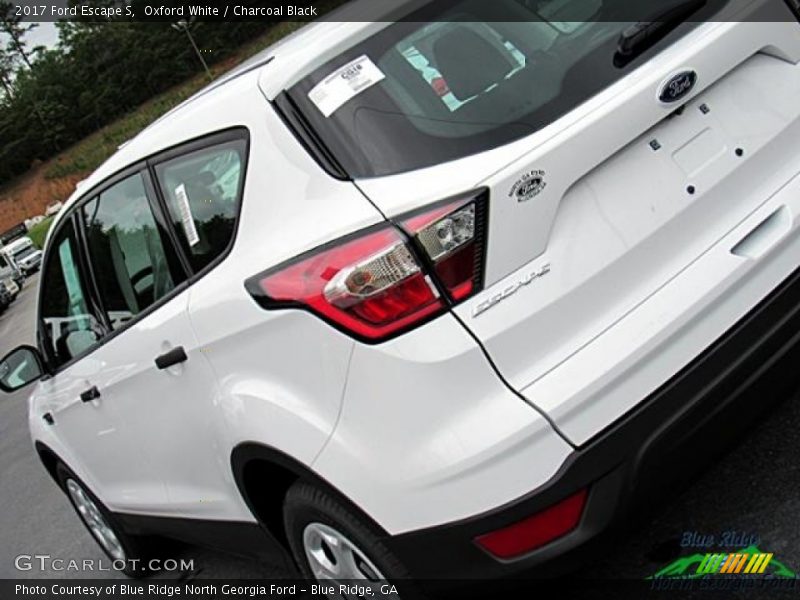 Oxford White / Charcoal Black 2017 Ford Escape S