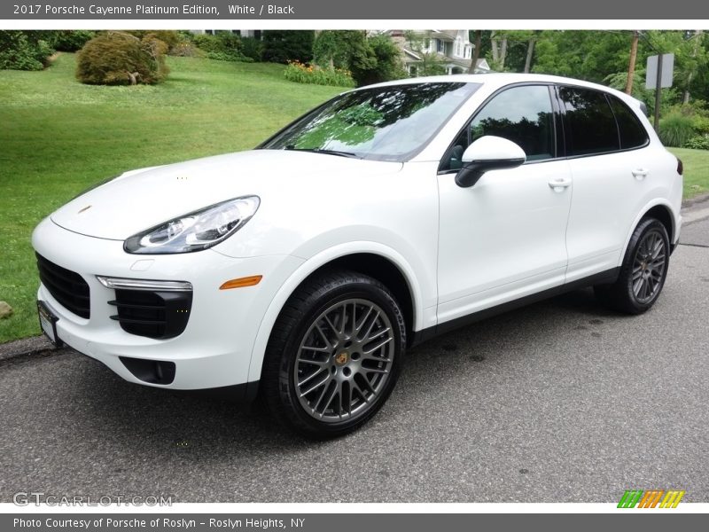 Front 3/4 View of 2017 Cayenne Platinum Edition