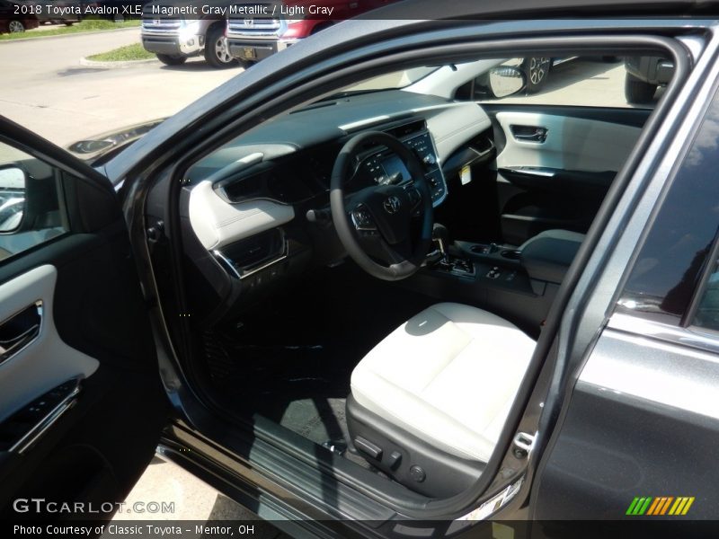 Magnetic Gray Metallic / Light Gray 2018 Toyota Avalon XLE