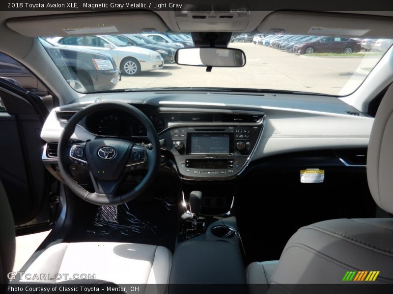 Magnetic Gray Metallic / Light Gray 2018 Toyota Avalon XLE