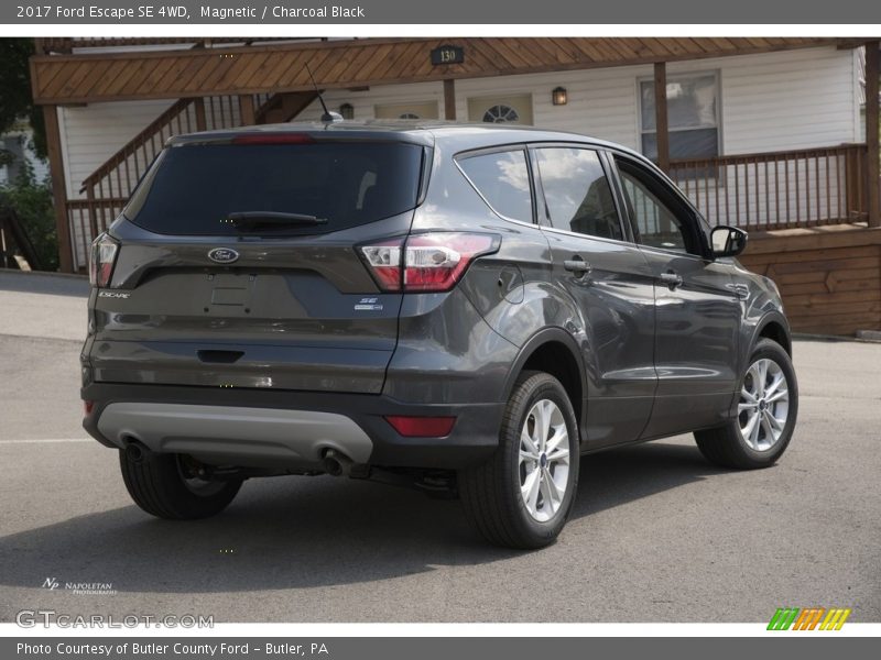 Magnetic / Charcoal Black 2017 Ford Escape SE 4WD