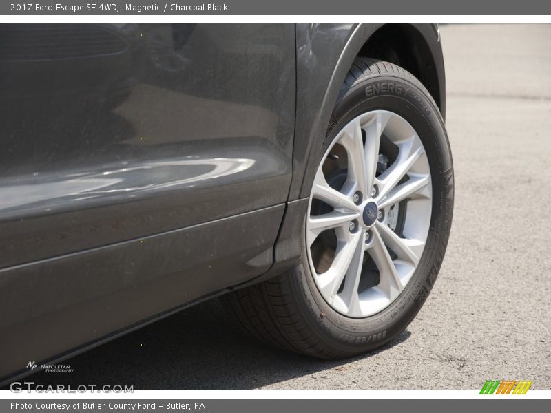 Magnetic / Charcoal Black 2017 Ford Escape SE 4WD