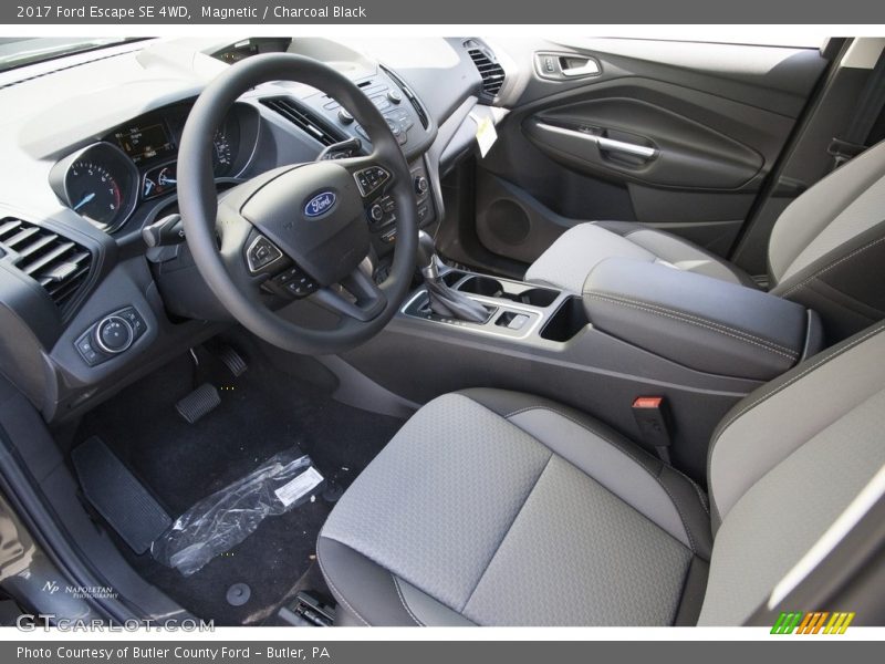 Magnetic / Charcoal Black 2017 Ford Escape SE 4WD