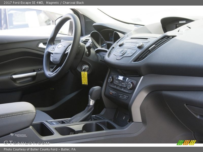 Magnetic / Charcoal Black 2017 Ford Escape SE 4WD