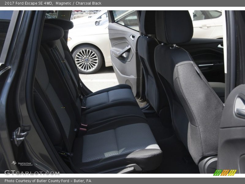 Magnetic / Charcoal Black 2017 Ford Escape SE 4WD