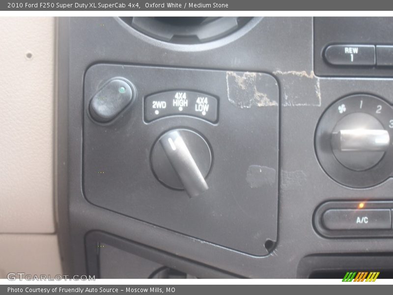 Oxford White / Medium Stone 2010 Ford F250 Super Duty XL SuperCab 4x4