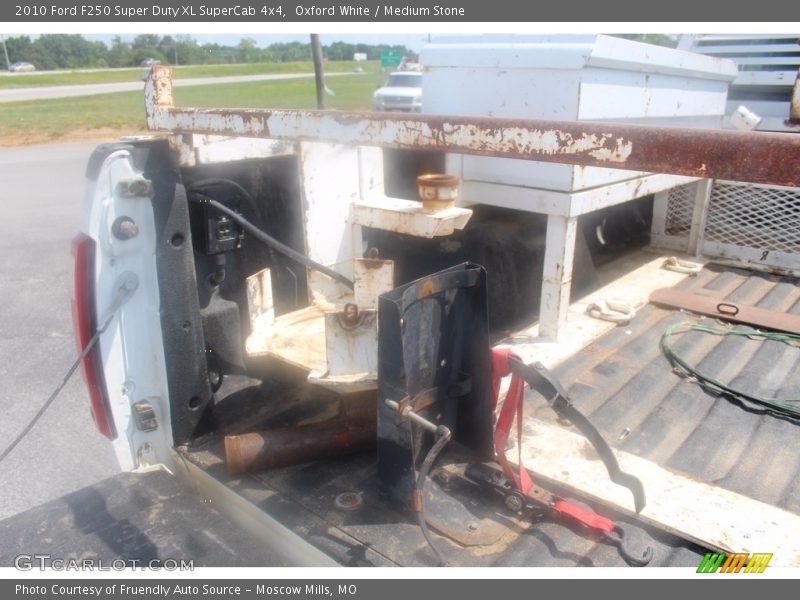Oxford White / Medium Stone 2010 Ford F250 Super Duty XL SuperCab 4x4