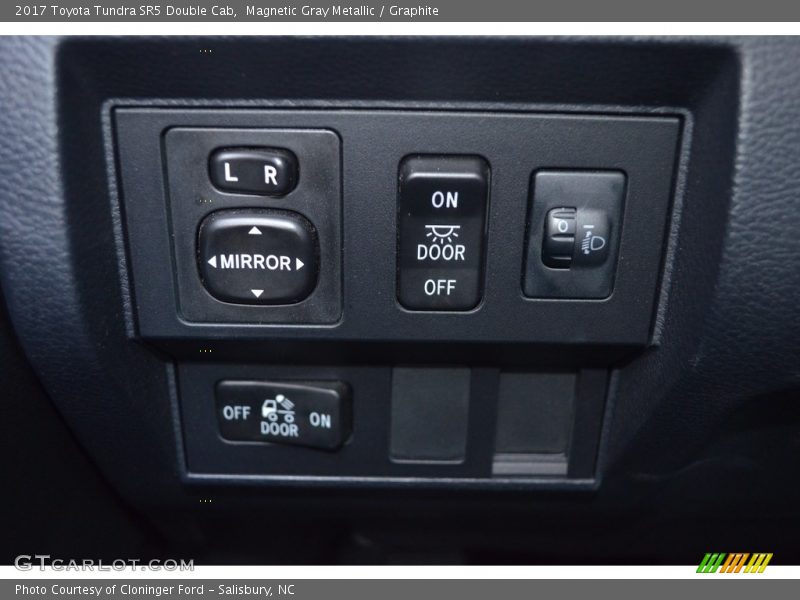 Magnetic Gray Metallic / Graphite 2017 Toyota Tundra SR5 Double Cab