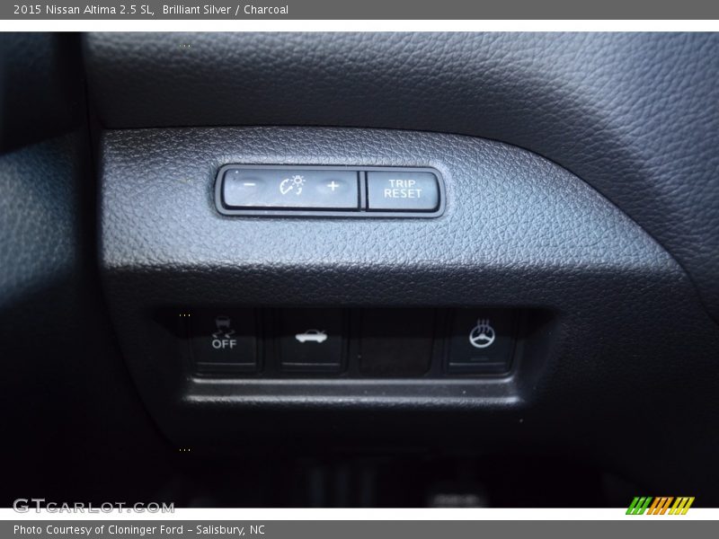 Brilliant Silver / Charcoal 2015 Nissan Altima 2.5 SL