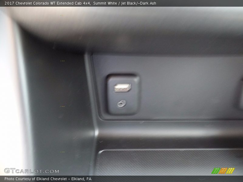 Summit White / Jet Black/­Dark Ash 2017 Chevrolet Colorado WT Extended Cab 4x4