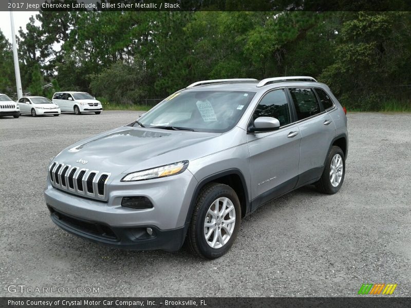 Front 3/4 View of 2017 Cherokee Latitude