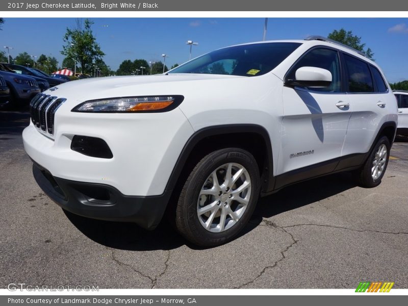 Bright White / Black 2017 Jeep Cherokee Latitude