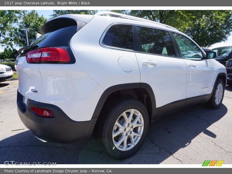 Bright White / Black 2017 Jeep Cherokee Latitude