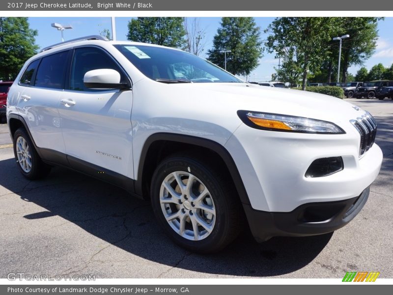 Bright White / Black 2017 Jeep Cherokee Latitude