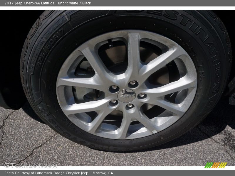 Bright White / Black 2017 Jeep Cherokee Latitude
