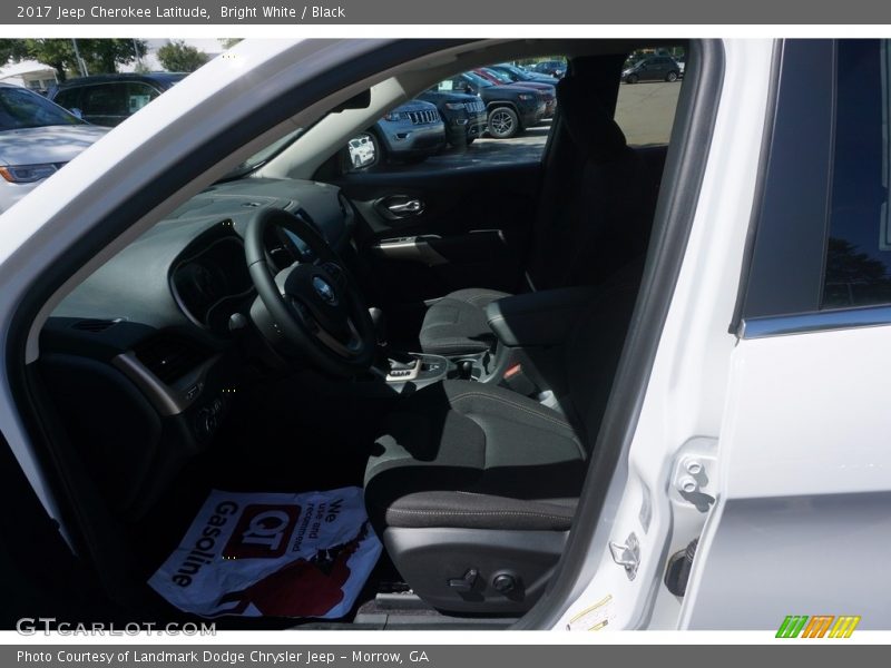 Bright White / Black 2017 Jeep Cherokee Latitude
