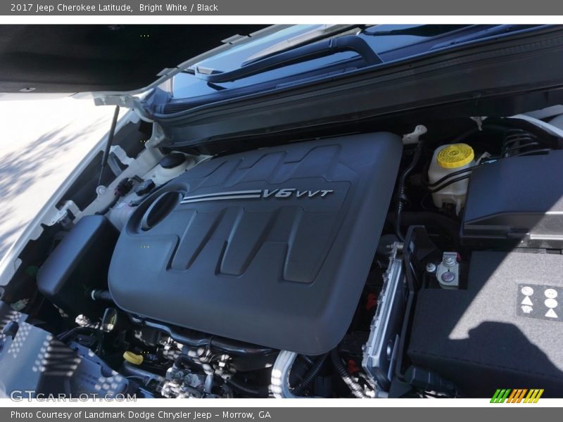 Bright White / Black 2017 Jeep Cherokee Latitude