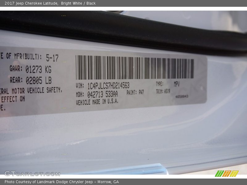 Bright White / Black 2017 Jeep Cherokee Latitude