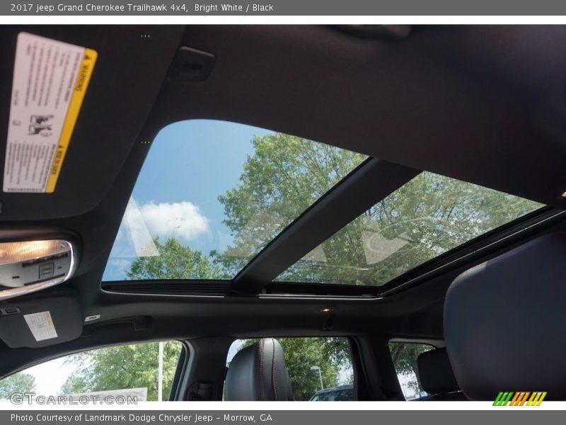 Bright White / Black 2017 Jeep Grand Cherokee Trailhawk 4x4